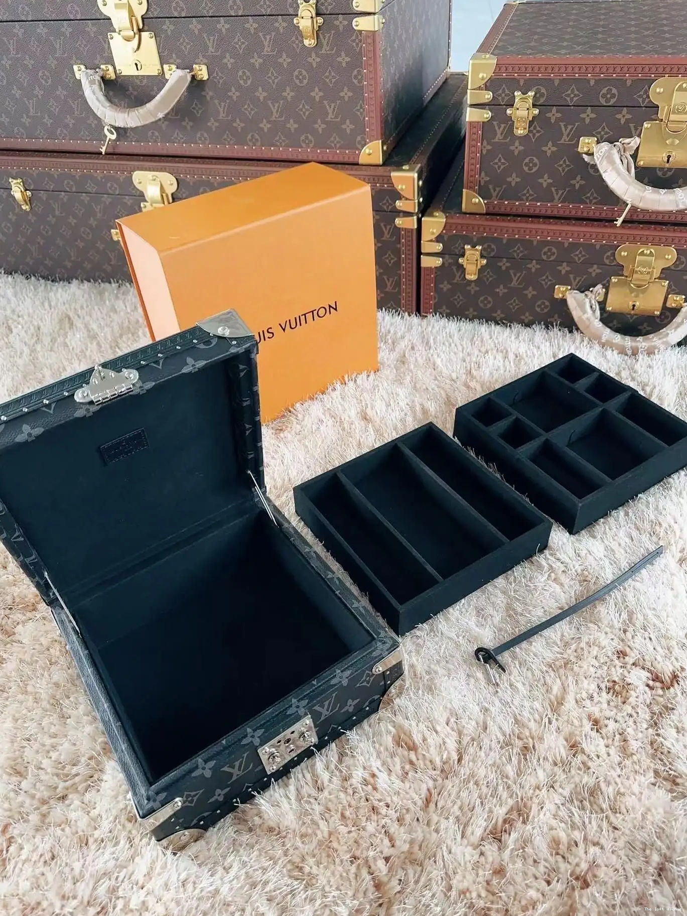 CUSTOM JEWELRY LV BOX BLACK 0628